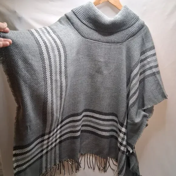 Fraas Cowl Neck Fringe Plaid Sweater Pullover Poncho Gray Plaid Women - One Size - Picture 6 of 8